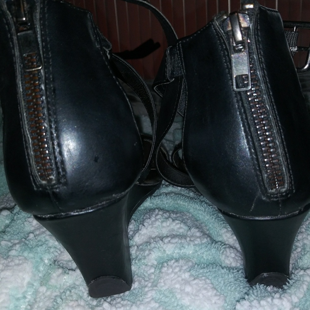 Sandals - Picture 7 of 7